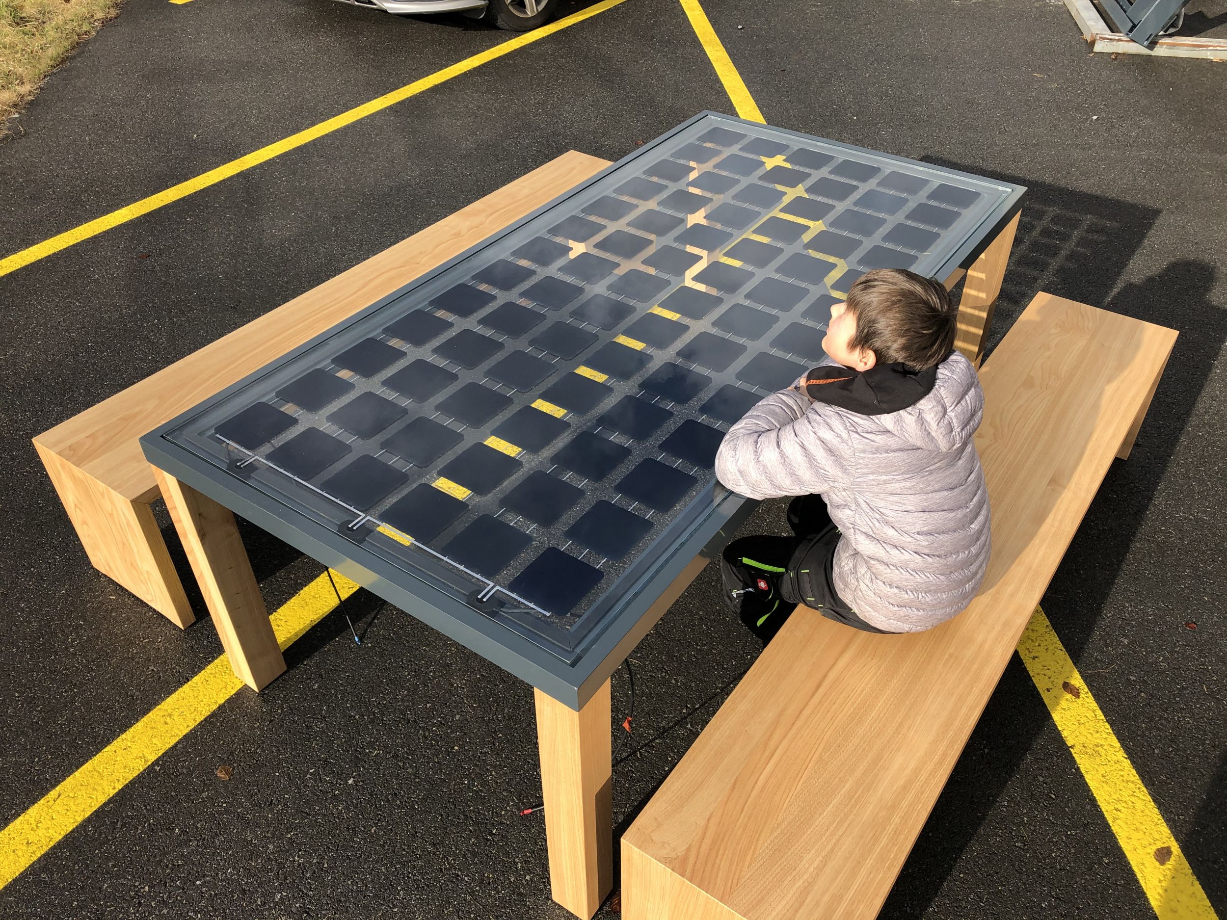 arento ag_nachhaltige architektur_Solararchitektur_Solartisch_Prototyp Glarus.JPG