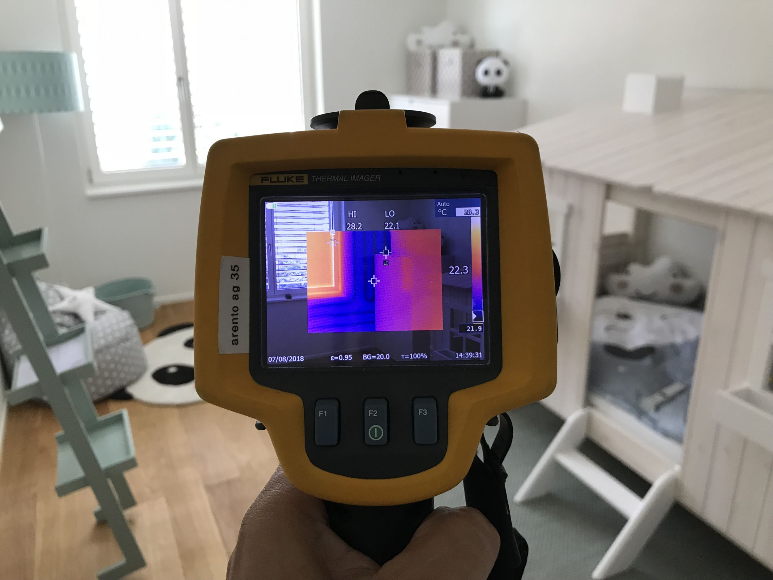 arento ag_Energietechnik_Wandheizung in Lehmwand kühlt angenehm.JPG