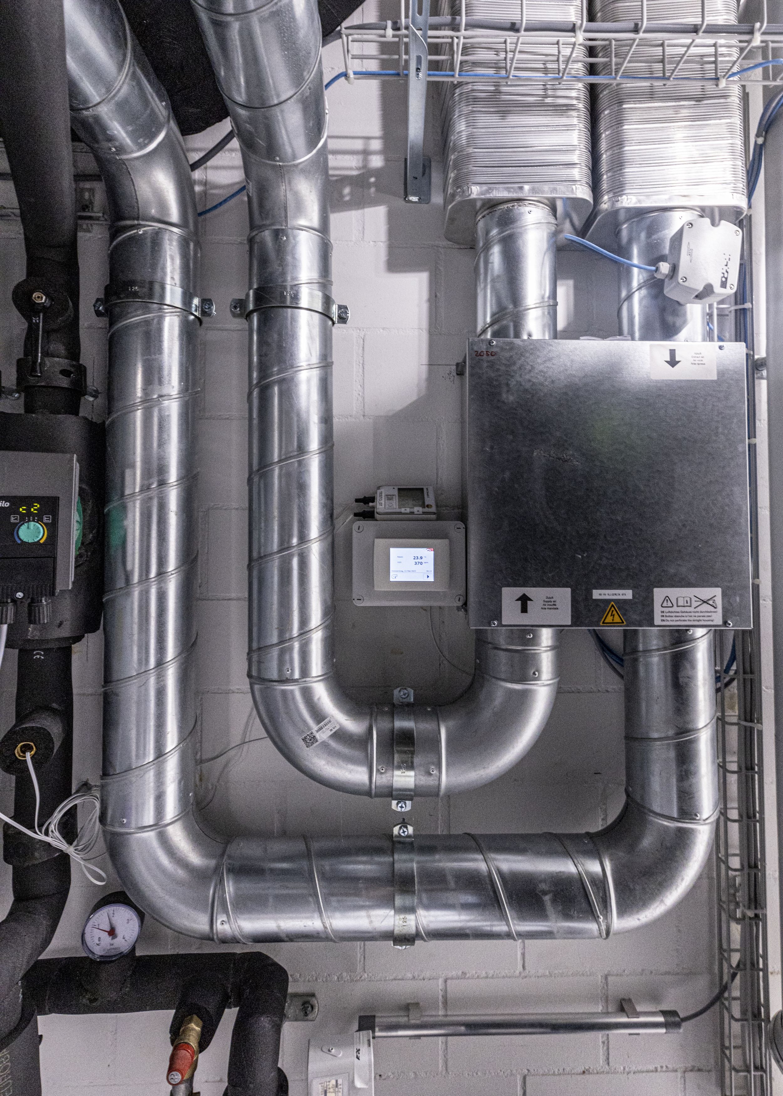 arento ag - nachhaltige architektur_Technikraum_Komfortlüftung_MINERGIE-P_Plusenergiehaus.jpg