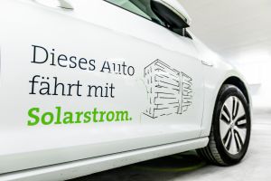 arento ag_nachhaltige architektur_SonneparkPLUS_Elektroauto Plusenergiehaus.jpg