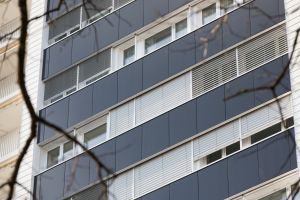 arento ag_nachhaltige architektur_Hochhaus mit Solarfassade_vertikale Solarflächen.jpg